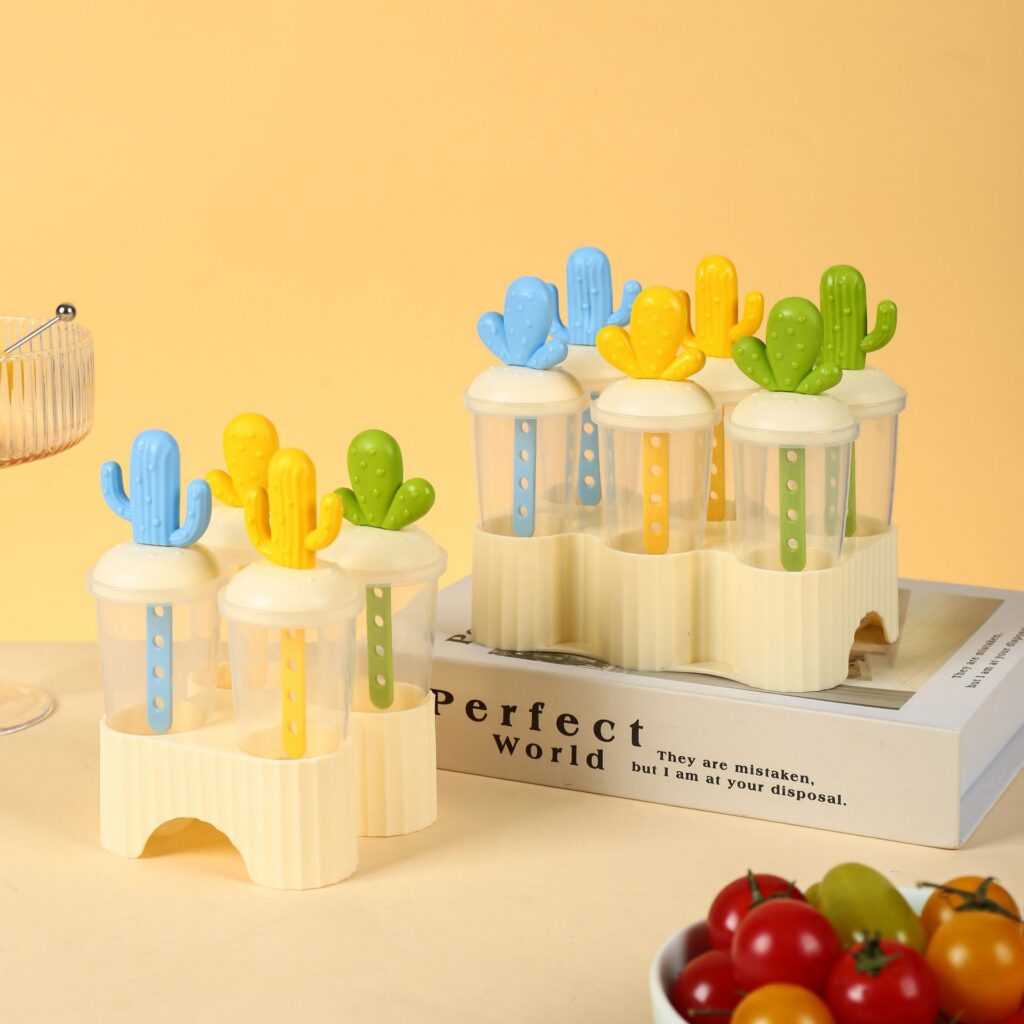 Wholesale Plastic Ice Cube Tray, Cartoon for Beverage Service